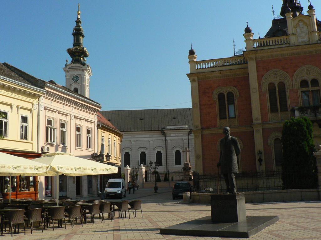 Family Top Rooms Bela Lada Sobe Novi Sad Esterno foto