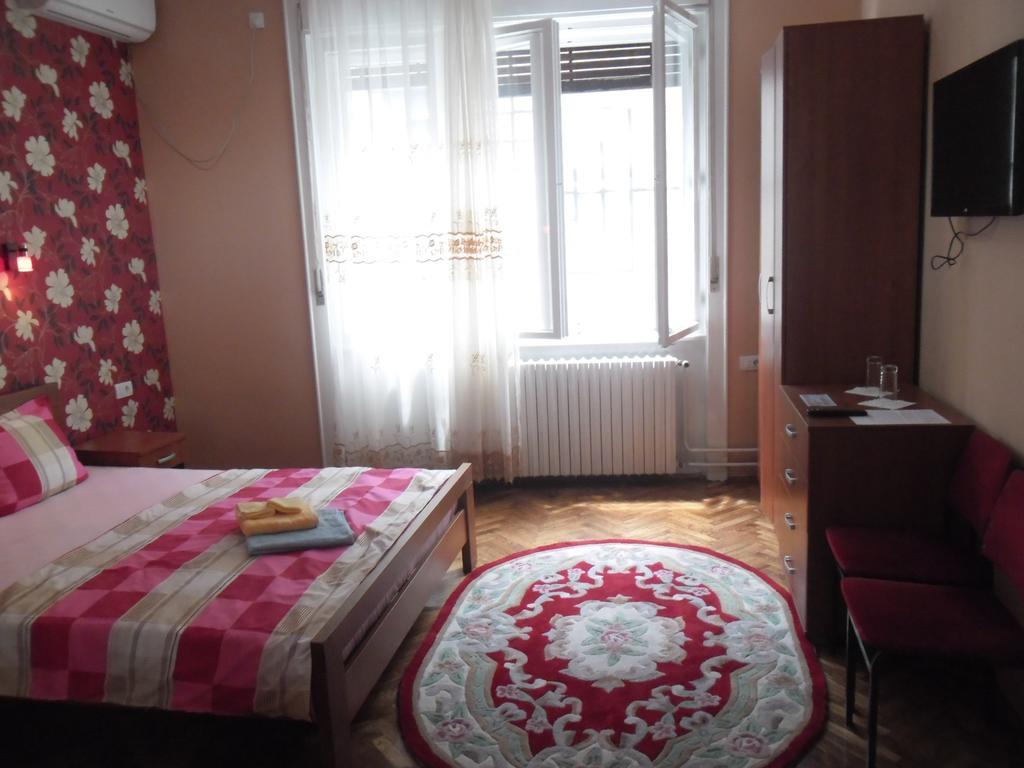 Family Top Rooms Bela Lada Sobe Novi Sad Camera foto