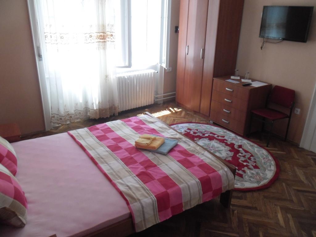 Family Top Rooms Bela Lada Sobe Novi Sad Camera foto